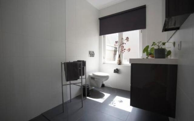 Timeless City Residence