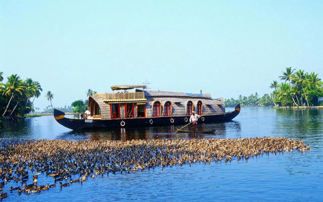 Soma Houseboat