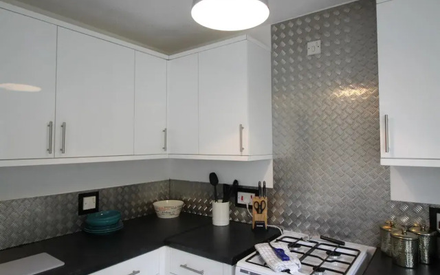 Holgate Close 3 Bedroom House by Cardiff Holiday Homes