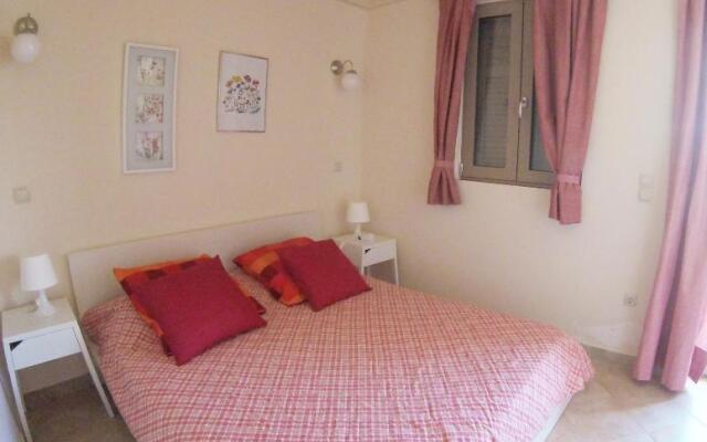 Arapakis Apartment