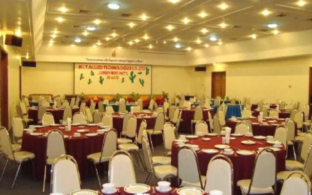 Mandarin Golden Valley Hotel & Spa