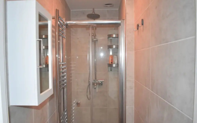 Contemporary 2 Bedroom Flat in Brighton
