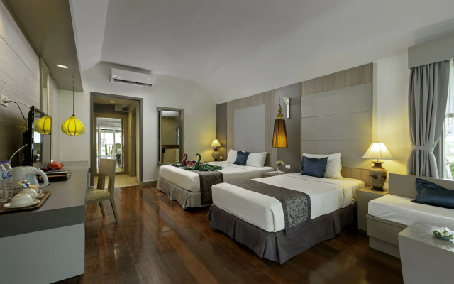 Nakara Long Beach Resort