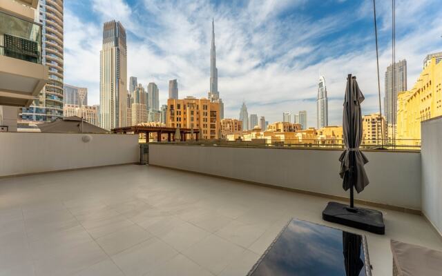Maison Privee - Classy Apt w/ Terrace & Direct Burj Khalifa Views