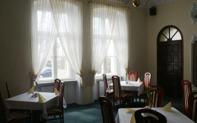 Dworek Brodowo Restauracja Hotel Przyjęcia