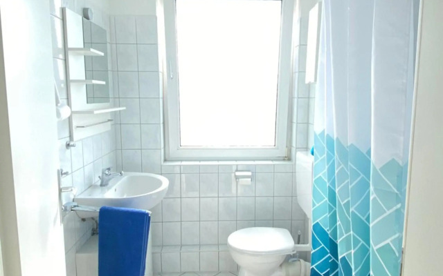 Blaue Insel neben Hbf-Duisburg