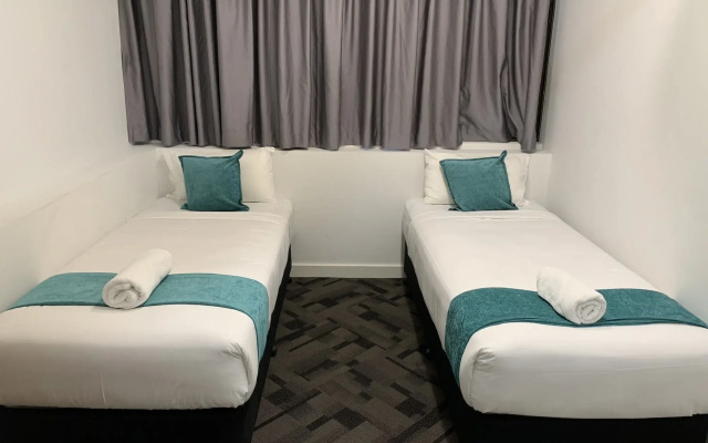 Tiki Hotel Surfers Paradise