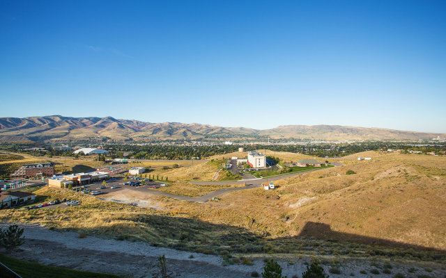 Holiday Inn Express & Suites Pocatello, an IHG Hotel