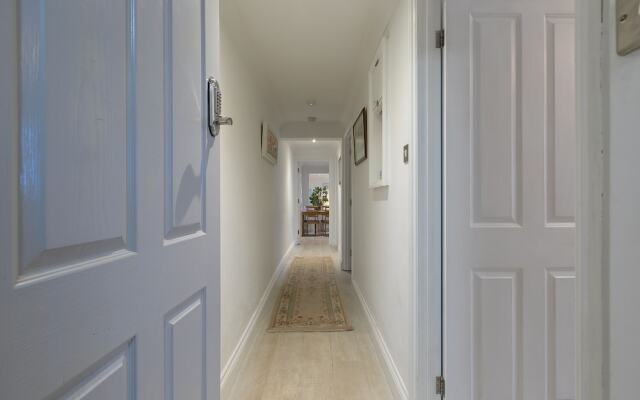 Ark Flats Apartment