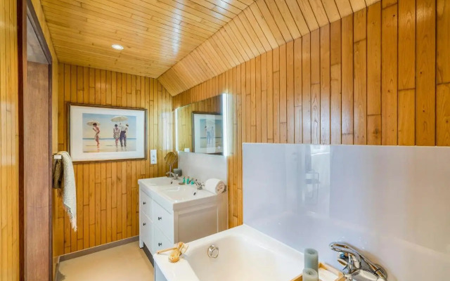 Villa Gamoni - spacious holiday home with garden