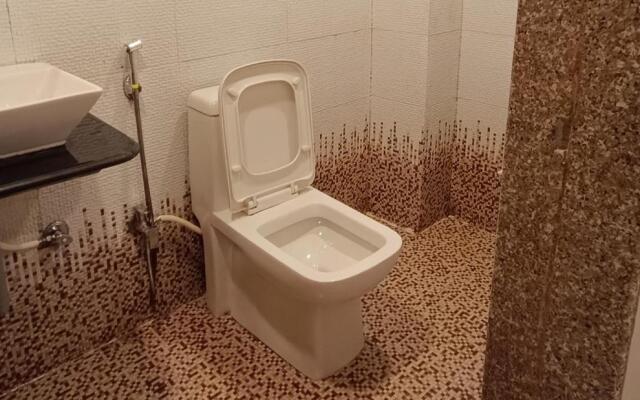 OYO 60873 Hotel Krishna Royal Residency