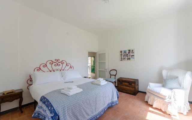 ALTIDO Charming House for 12, with Patio in Vernazza