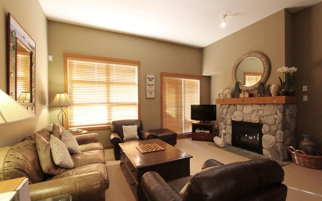 Beautifully Renovated, Fantastic Views Ski in out 3 Beds - Mountain Star