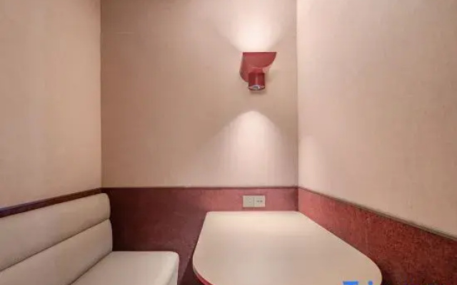 Hello Dongqian Lake Metro Station Hotel