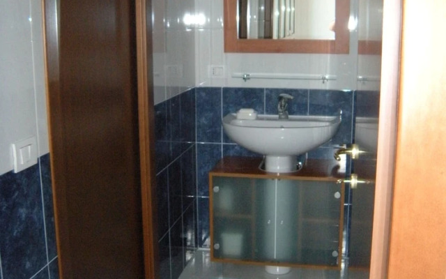 Spacious and Bright Studio With 2 Mm2 Stops