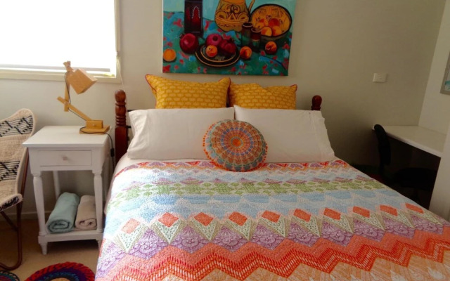 Stylish Comfortable Central Artists Home