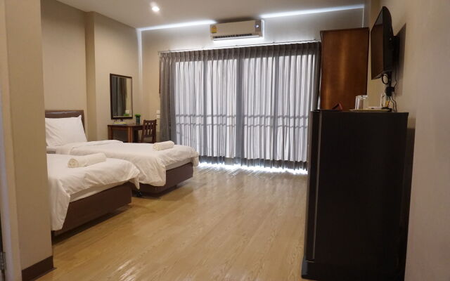 Chompu Nakarin Apartment