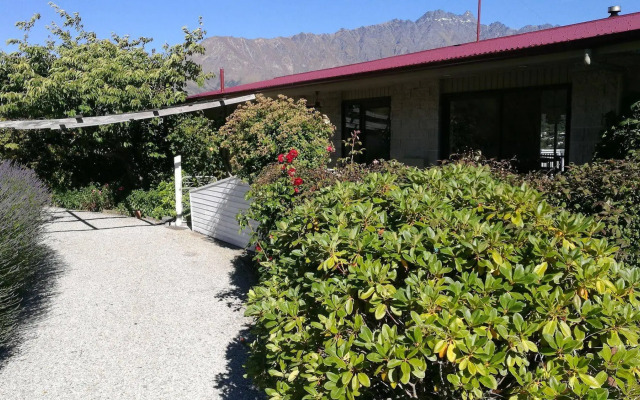 Aquarius De Lavender Lake View B&B