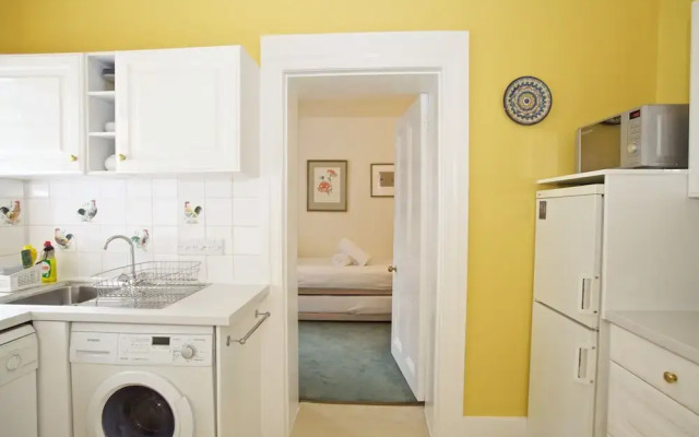 A Place Like Home - Two Bedroom Apartment in Knightsbridge