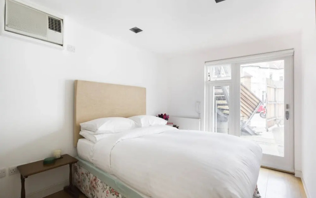 Gironde Road by Onefinestay