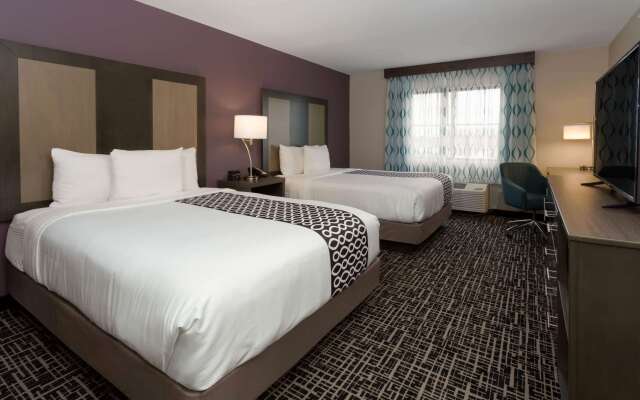 La Quinta Inn & Suites by Wyndham Wichita Airport