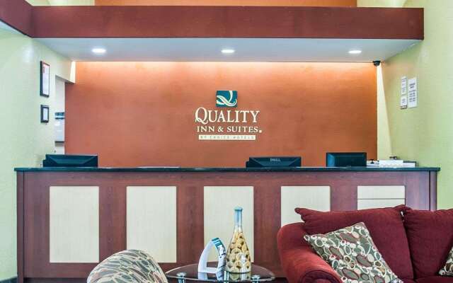 Quality Inn & Suites Kansas City I-435N Near Sports Complex