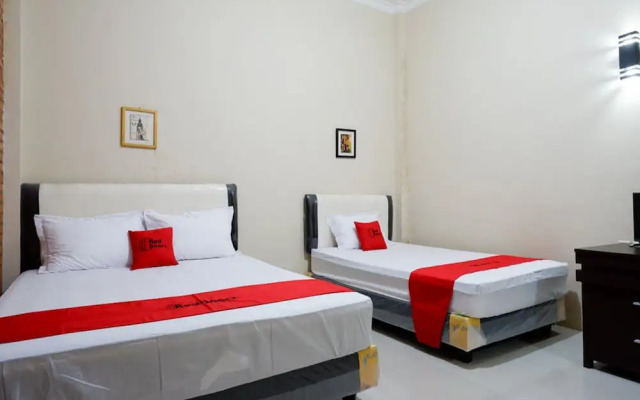 RedDoorz Syariah near Stasiun Pekalongan