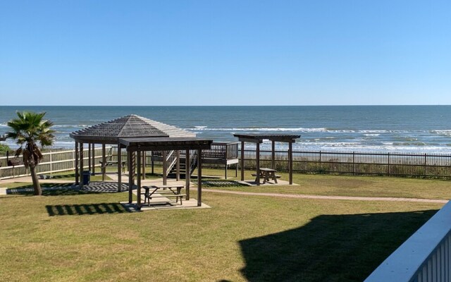Seascape 2118 1 Bedroom Condo by RedAwning