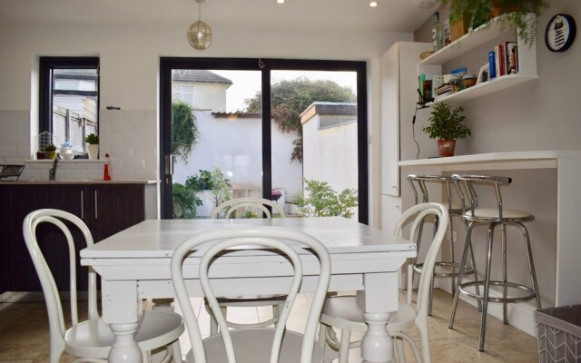 Charming 2 Bedroom House in Cabra