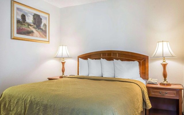 Quality Inn & Suites Bakersfield
