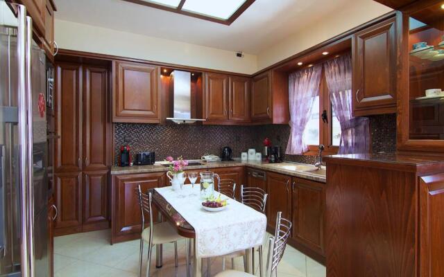 Eva & Dimitrios Villas, By ThinkVilla