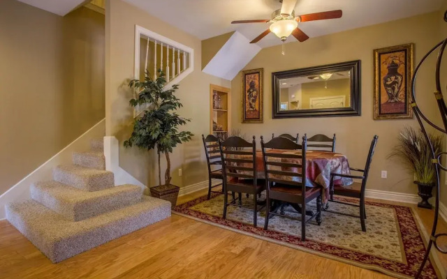 Tuscany Hills 3 Bedroom Villa by RedAwning