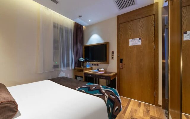 Choenix Hotel (Beijing Tiananmen Square Qianmen Street Subway Station)