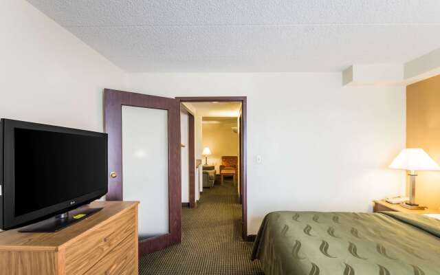 Quality Suites Milwaukee Airport