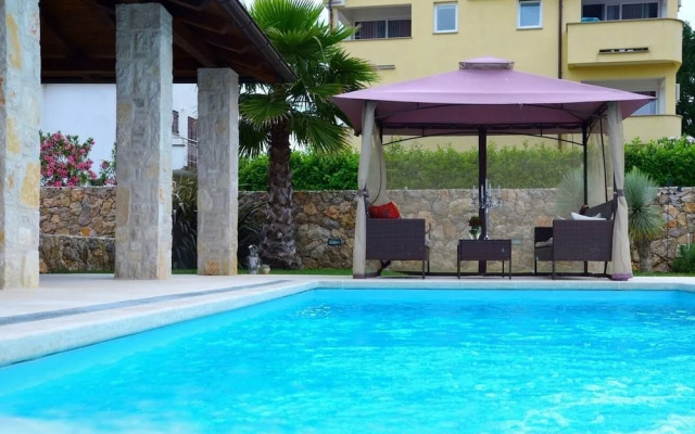 Berna - Pool House - H