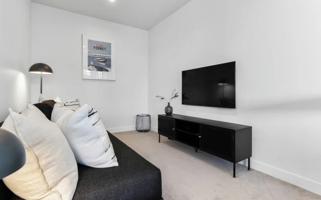 Sunny and Spacious in Wynyard Quarter