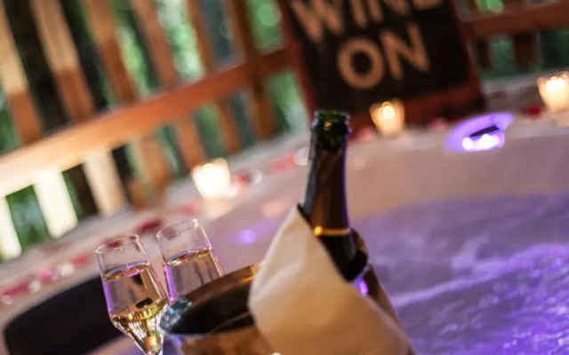 D'emilion de Sens (Adults Only)