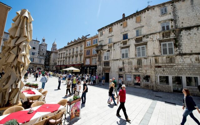 Comfort Apt.w.balcony Near Beach,marjan and Center