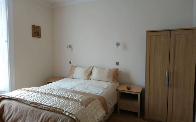 Dee Hotel