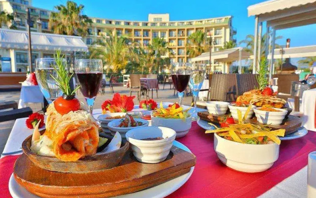 Lyra Resort & Spa