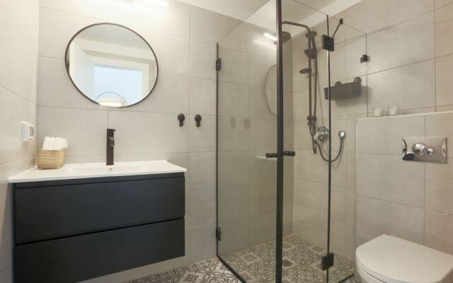 AirTLV - Menachem Begin Apartment