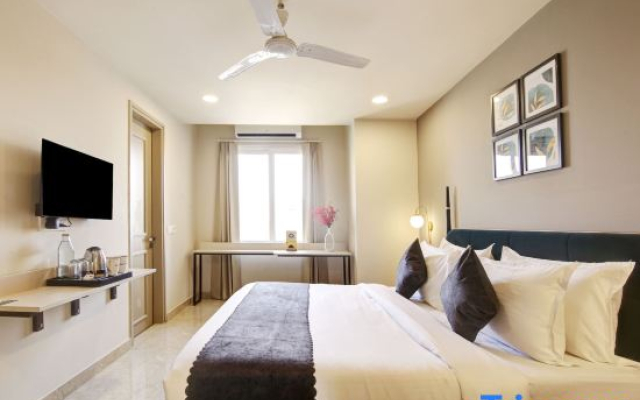 Saltstayz Select - Golf Course Road & Sector 27