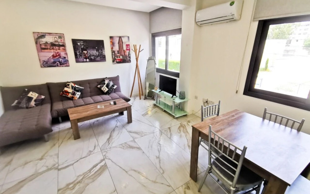 Mimi's Sunny Beach Apartment