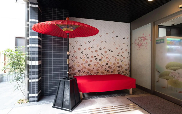 Shinsaibashi Higashi Crystal Hotel