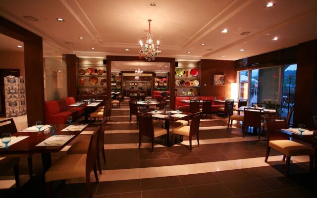 Adonis Hotel