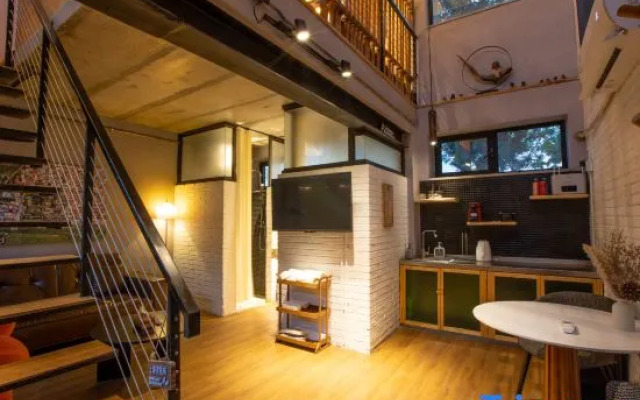 Rareyard Baihujian B&B