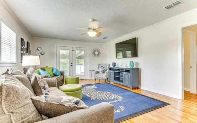 Pensacola Home w/ Covered Patio: 1 Mi to Downtown!