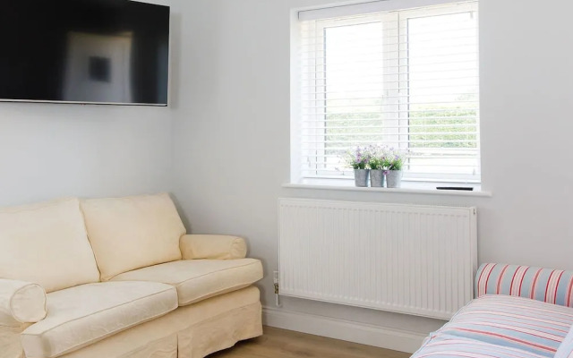 Countryside Bungalow for 4 Close to Beaches