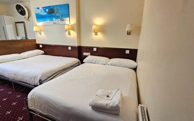 Hyde Park Court Hotel