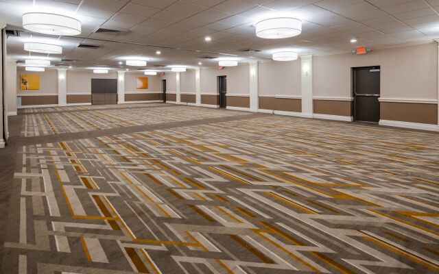 Best Western Premier Airport/Expo Center Hotel